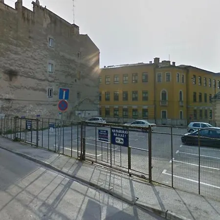 Antic In Center (adults Only) 풀라