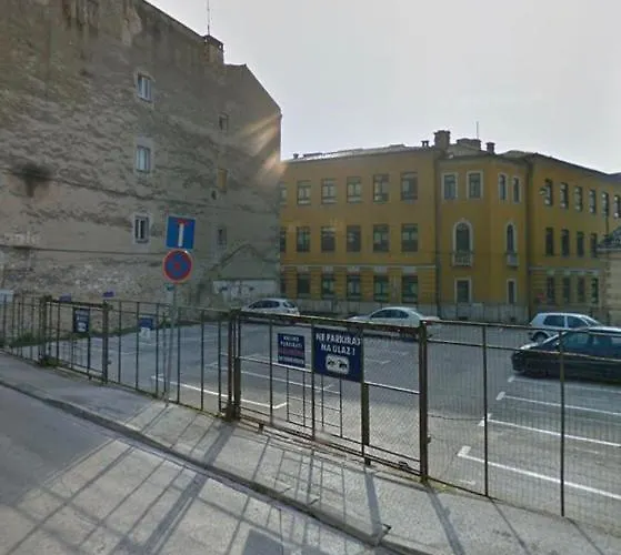 Antic In Center (adults Only) Pula