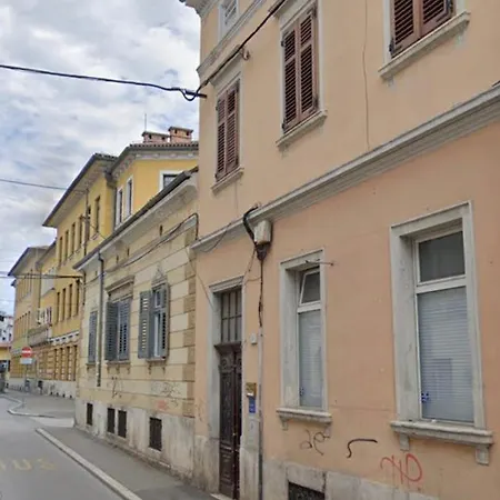 Antic In Center Pula