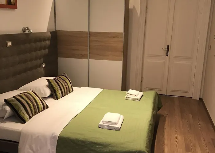 Antic In Center Guest house