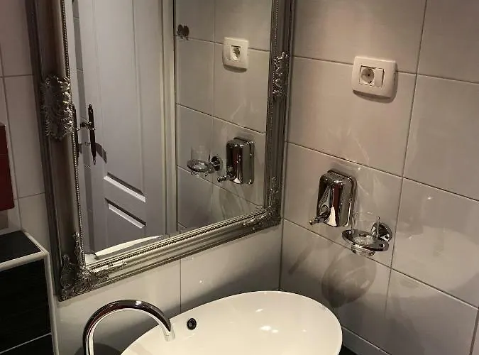 Antic In Center Guest house 4*